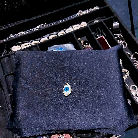 3/$25 Eyeball pendant - Picture 2 of 2